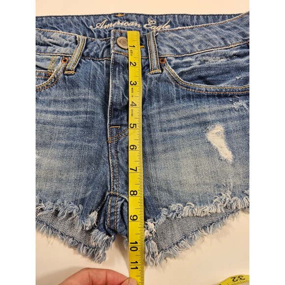 American eagle size 2 blue jean destroyed shorts raw hem EUC ^^ - Picture 4 of 5